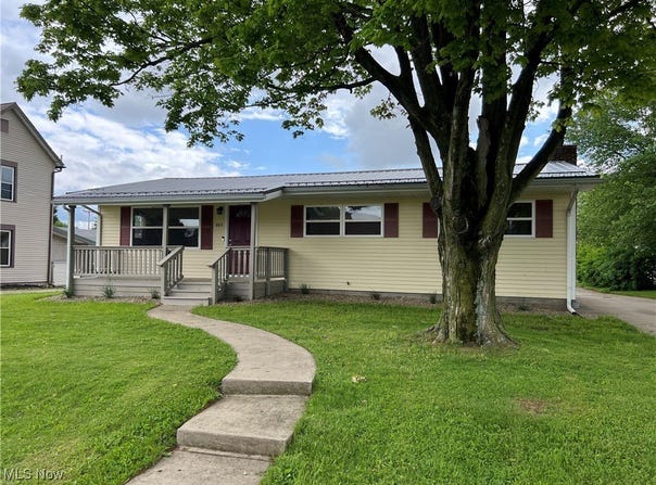 863 2nd Street SE, New Philadelphia, OH 44663