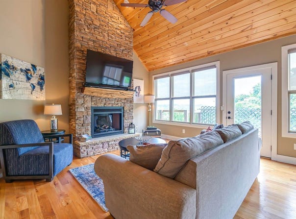 320 Floating Mill Rd, Silver Point, TN 38582