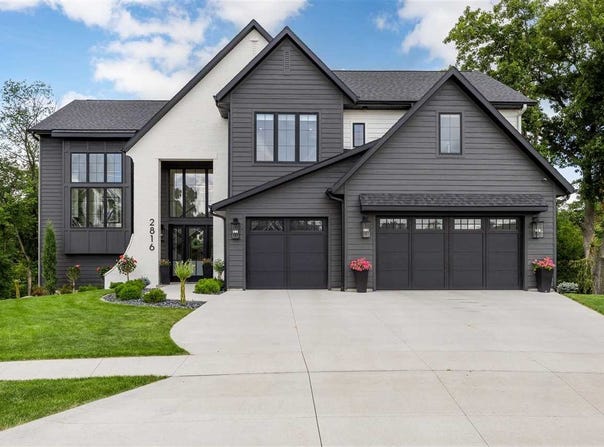 2816 Buckle Down Cir, IowaCity, IA 52245