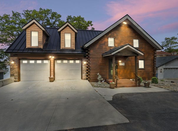 680 Lane 150H Hamilton Lake, Hamilton, IN 46742