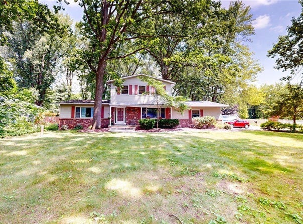 4237 Springdale Road, Uniontown, OH 44685