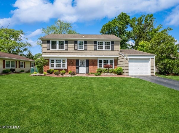 190 Deerfield Lane, Matawan, NJ 07747