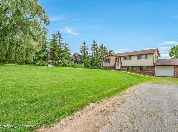 4678 Sr 438, Dalton, PA 18414