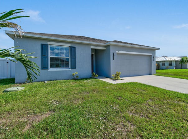 133 S Wakefield Circle, Port Saint Lucie, FL 34953