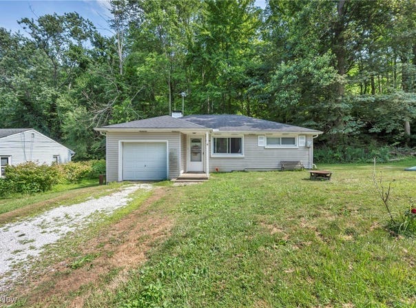 7750 Saxon Drive, Kirtland, OH 44094