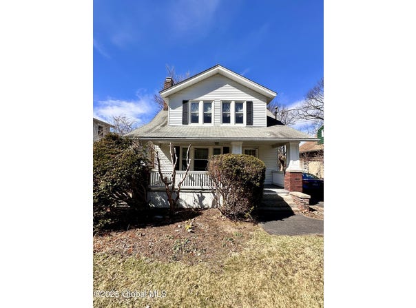 11 Middlesex Road, East Greenbush, NY 12061
