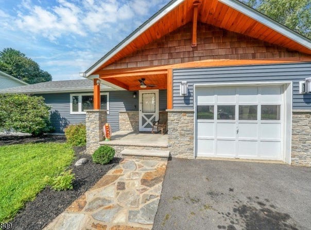 113 Carol Dr, Hackettstown Town, NJ 07840-1816
