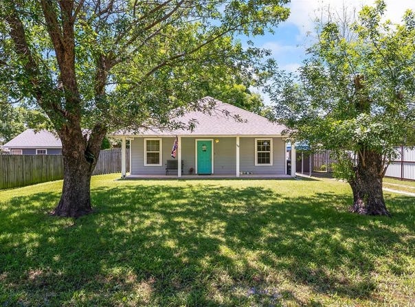 110 S Race Street, Tioga, TX 76271