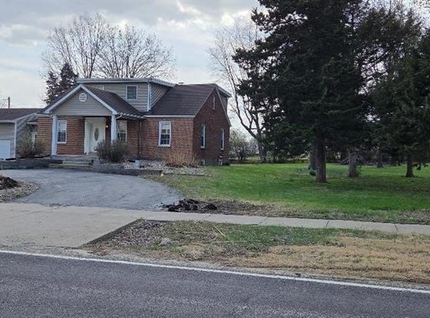 2520 Charbonier Road, Florissant, MO 63031