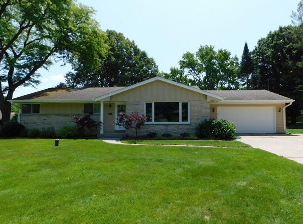 16305 Coronado Ct, Brookfield, WI 53005
