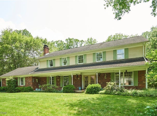 2450 Laurel Valley Drive, Akron, OH 44313