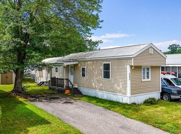 209 New Yorker Avenue, Chelmsford, MA 01824