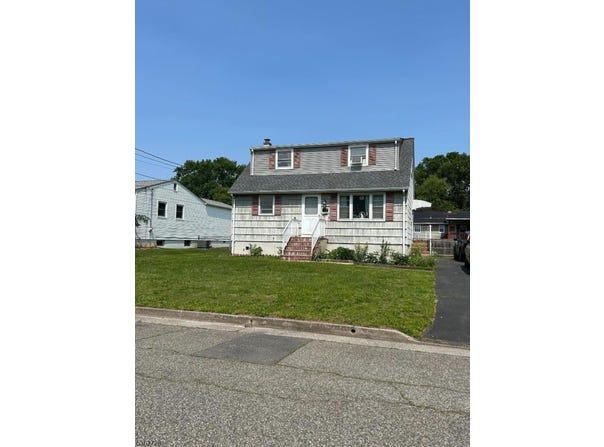 130 2Nd St, Middlesex Boro, NJ 08846-2124