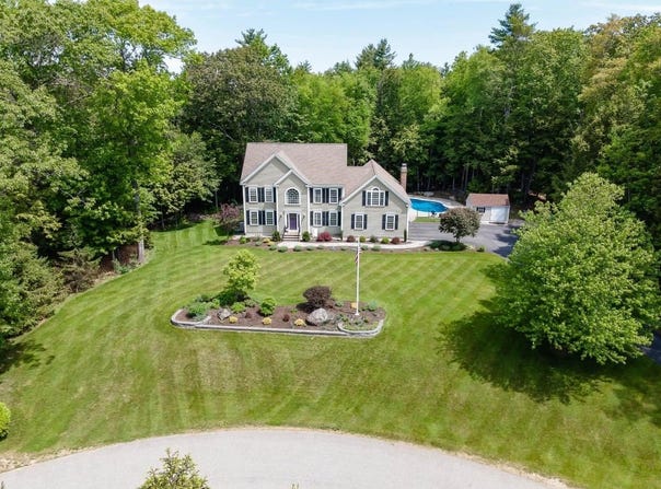 45 Eleanors Way, Brentwood, NH 03833