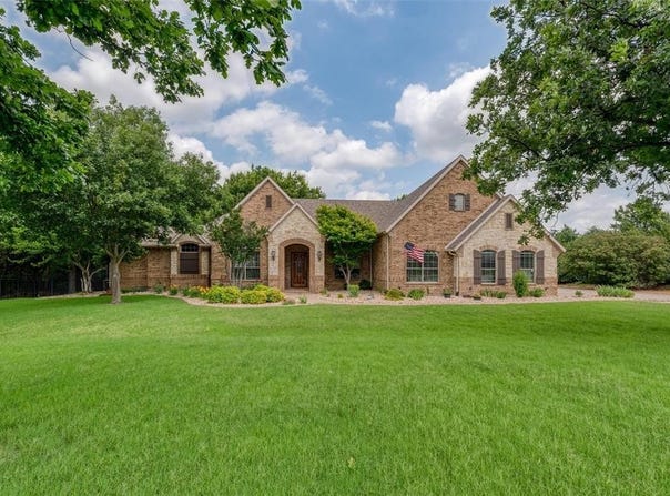 136 Whispering Winds Drive, Gunter, TX 75058