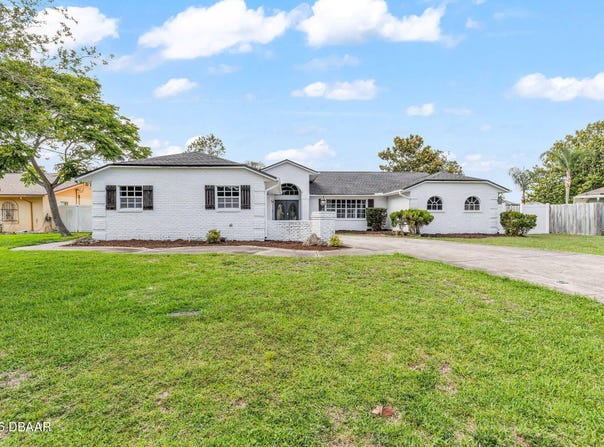 33 Fischer Lane, Palm Coast, FL 32137