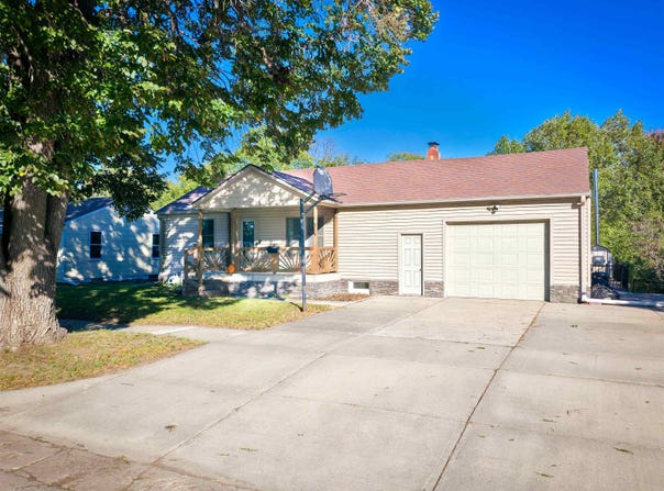 616 Roland St, Norfolk, NE 68701-3737