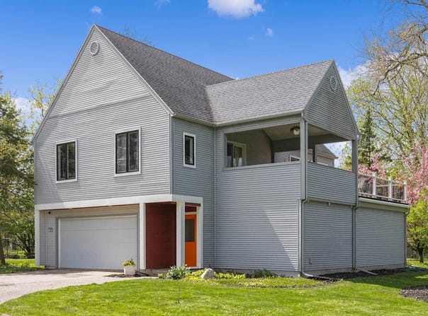 349 Lakeside Drive SE, Grand Rapids, MI 49506