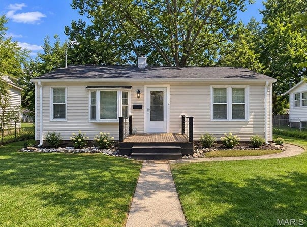 529 Emmons Avenue, St Charles, MO 63301