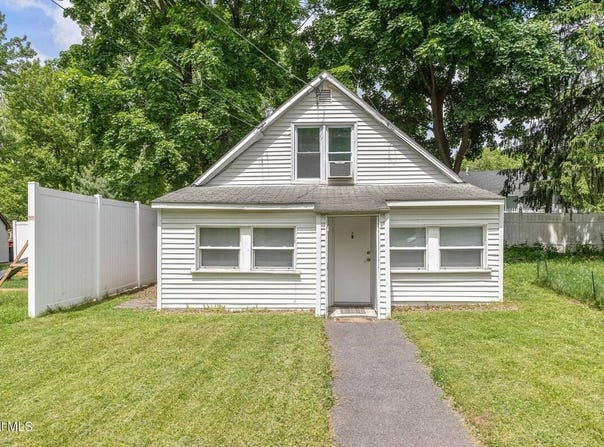 9 Kellogg Avenue, Colonie, NY 12304