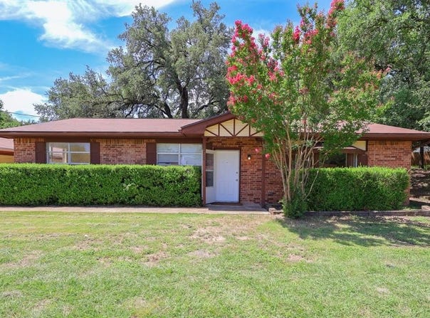 1203 E Apache Trail, Granbury, TX 76048