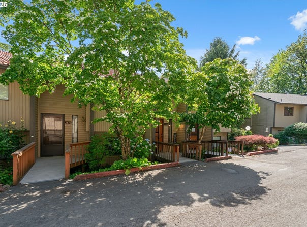 2818 TREETOP LN, West Linn, OR 97068