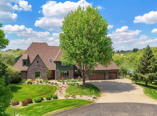 1705 N Deer Hollow Cir, Sioux Falls, SD 57110