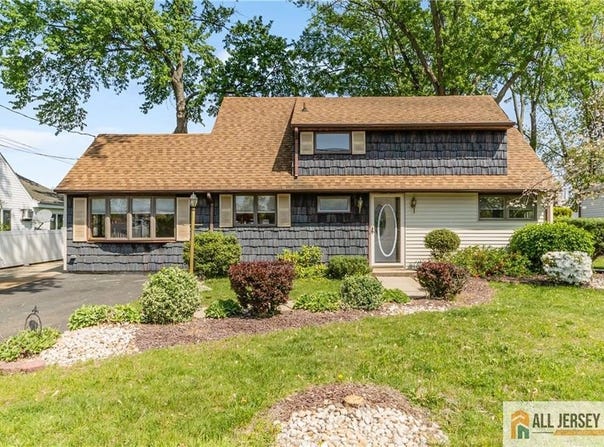 8 Farmbrook Drive, Old Bridge, NJ 08857