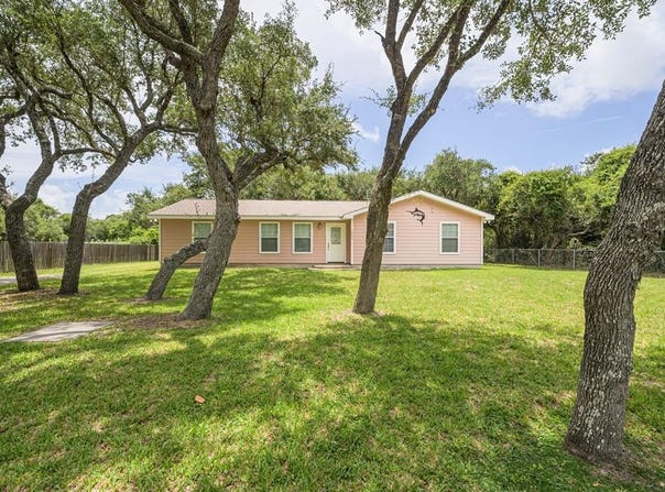 1224 S KOSSUTH ST, ROCKPORT, TX 78382