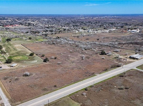 2364 Nogueira St, Beeville, TX 78102