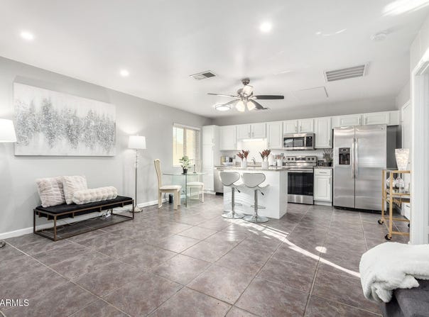 3511 E BASELINE Road, Phoenix, AZ 85042