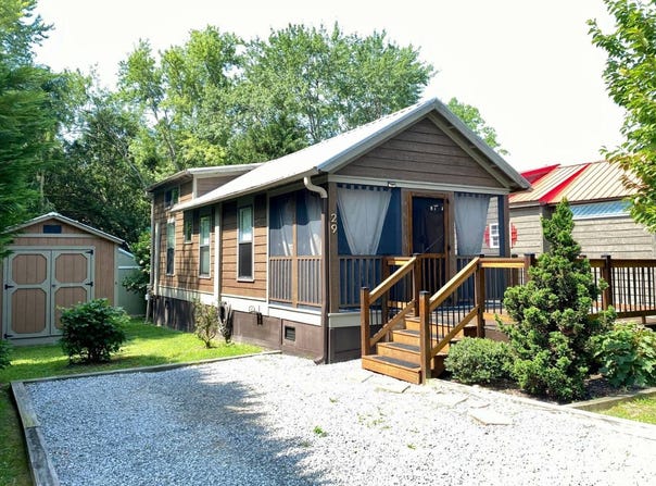 29  Vista Pond Lane, Flat Rock, NC 28731