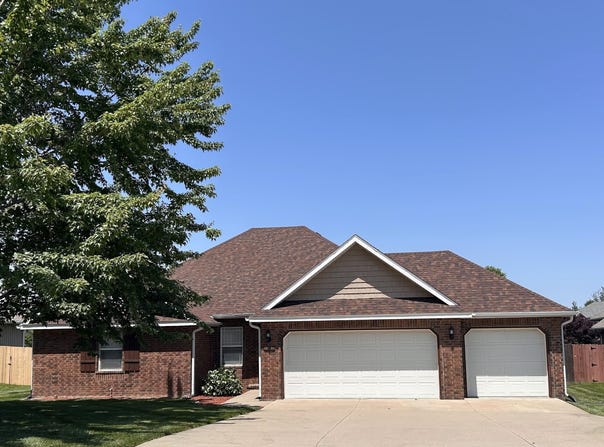 201 Sparrow Lane, Willard, MO 65781