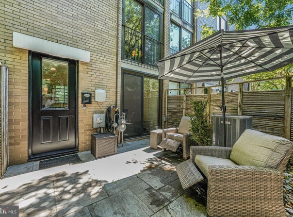 11467 WASHINGTON PLAZA W, RESTON, VA 20190