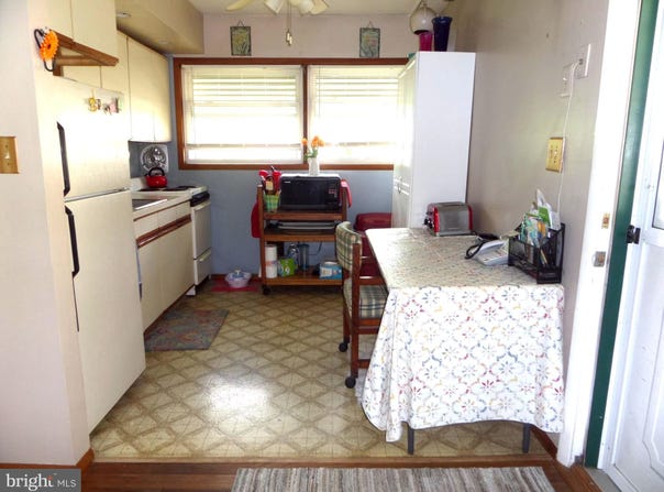 14 INLAND ROAD, LEVITTOWN, PA 19057