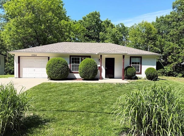 1024 E Gudgell Avenue, Independence, MO 64055