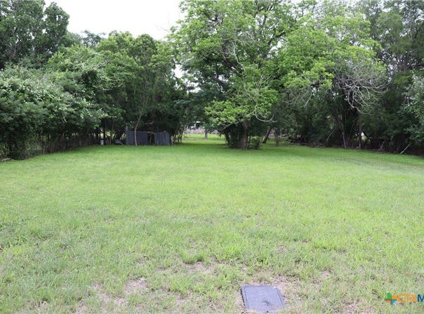 1006 Johnson Street, Lockhart, TX 78644