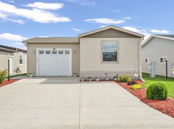 3200 Okoboji Avenue 128, Milford, IA 51351