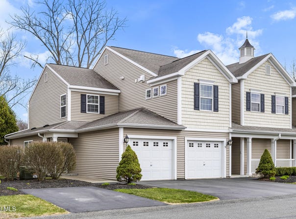 51 Governor Circle, Albany, NY 12208