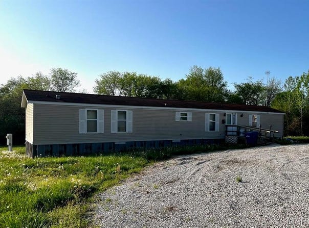124 New Hope Road, Elsberry, MO 63343