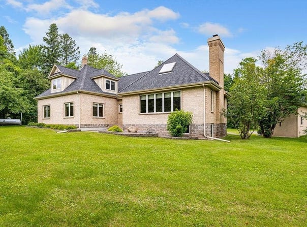 5863 St. Louis River Rd, Hermantown, MN 55810
