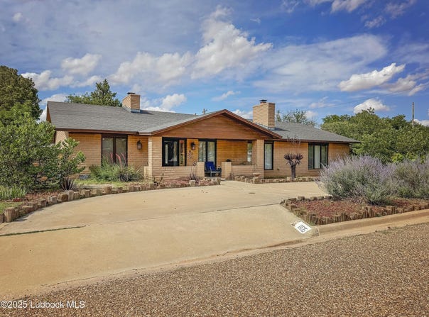 805 2nd Street, Plains, TX 79355
