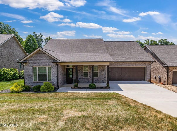1705 Mountain Drive, Lenoir City, TN 37772