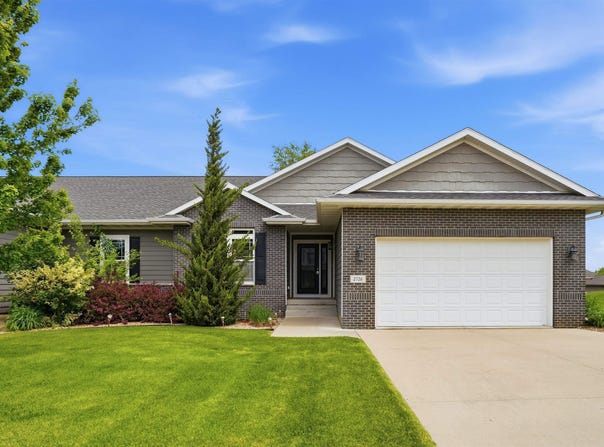 2726 Northview Lane, Cedar Falls, IA 50613
