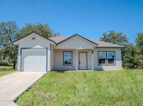1917 Greenwood Avenue, Kingsland, TX 78639