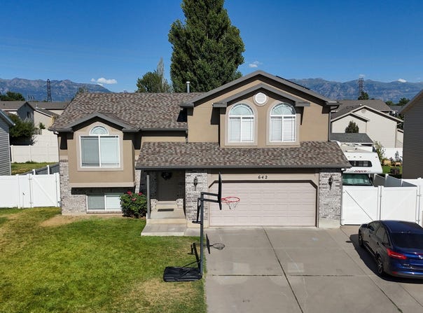 642 N 1725 W, Clinton, UT 84015