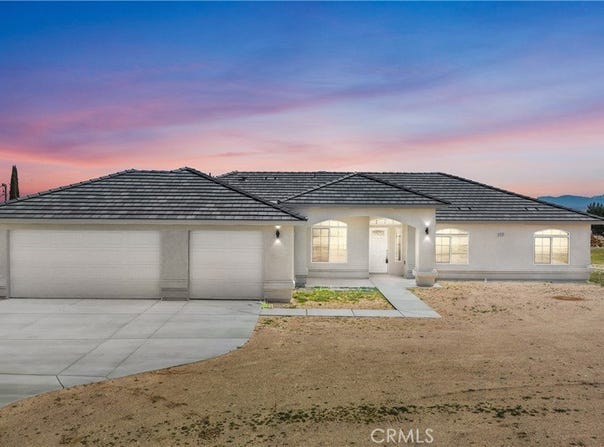 8569 Oakwood Avenue, Hesperia, CA 92345