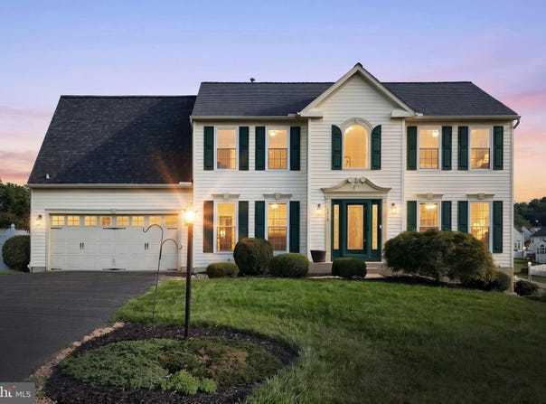 1915 OAK HILLS Drive, HANOVER, PA 17331