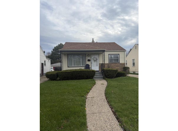 18723 Woodland Street, Harper Woods, MI 48225