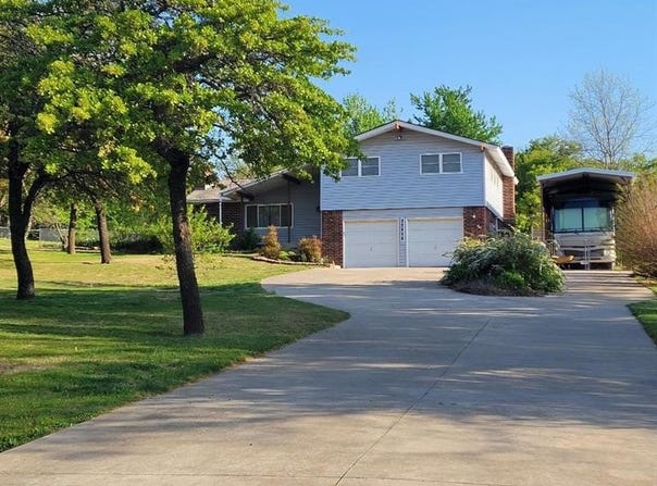 13723 Ravenswood Drive, Choctaw, OK 73020
